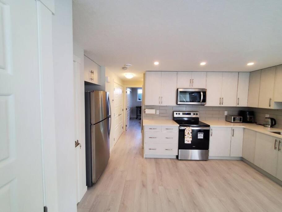 Cozy Rockland Park Unit+Parking Apartamento YYC Exterior foto