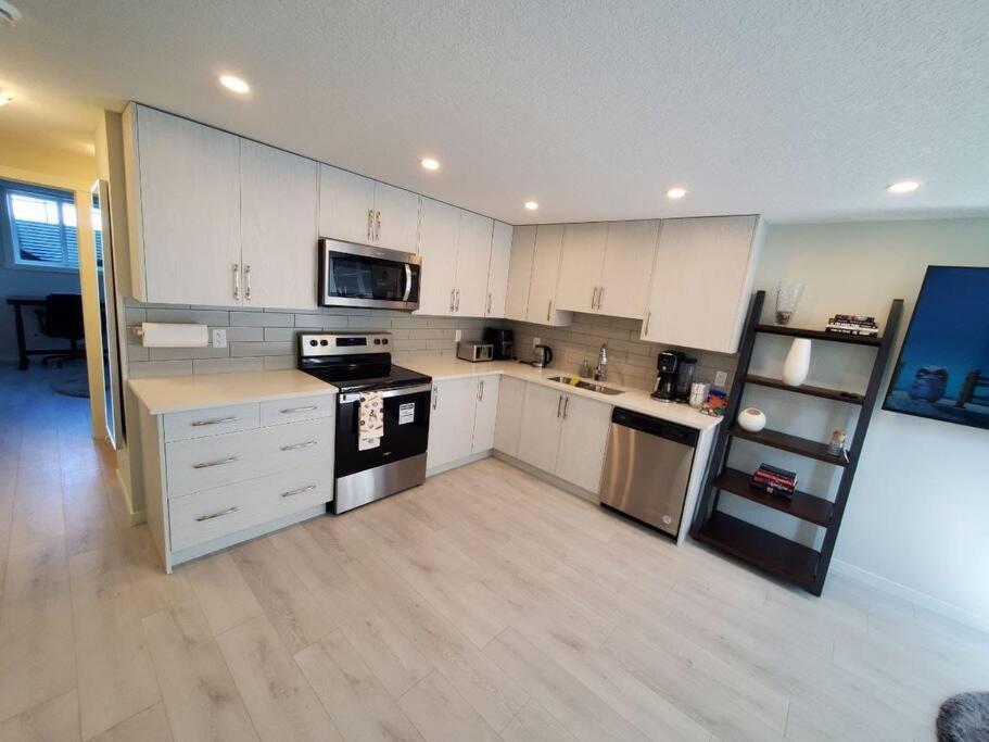 Cozy Rockland Park Unit+Parking Apartamento YYC Exterior foto