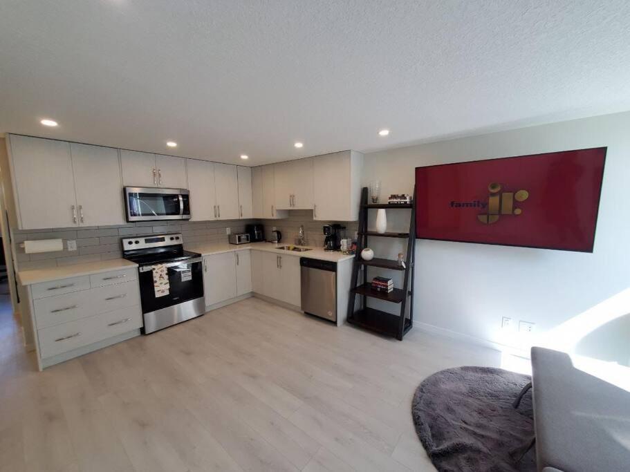 Cozy Rockland Park Unit+Parking Apartamento YYC Exterior foto