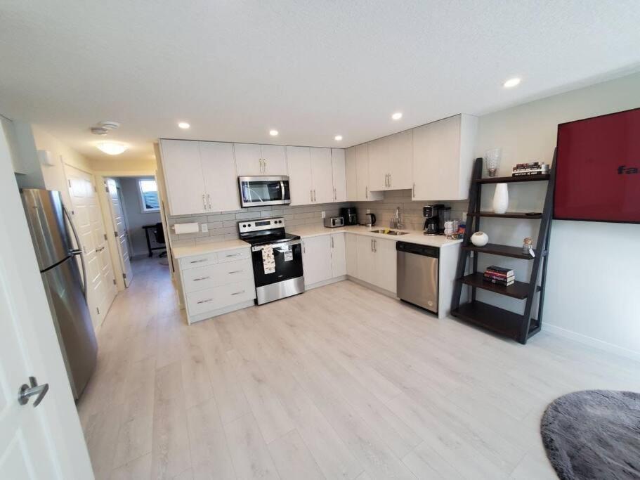 Cozy Rockland Park Unit+Parking Apartamento YYC Exterior foto