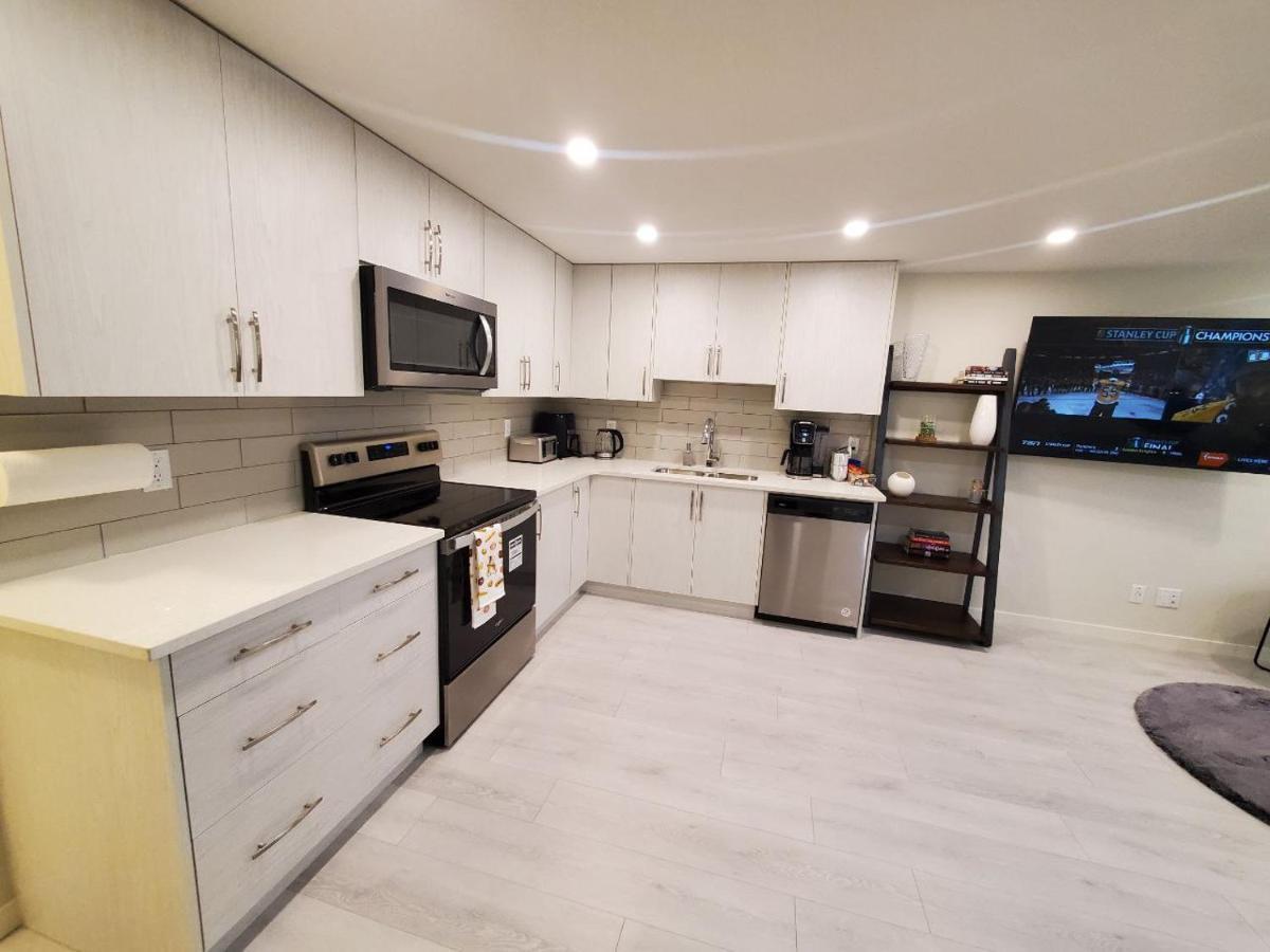 Cozy Rockland Park Unit+Parking Apartamento YYC Exterior foto