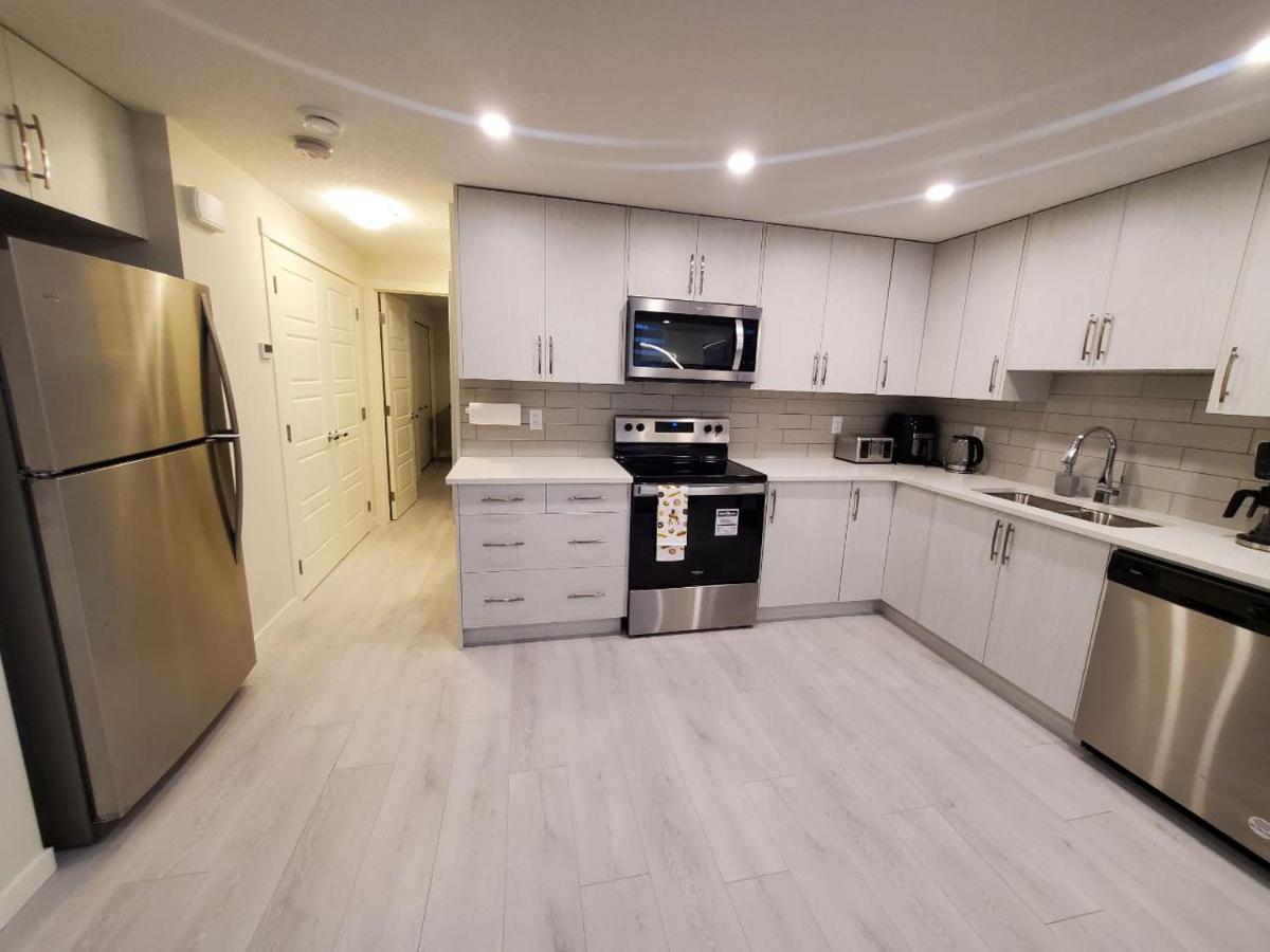 Cozy Rockland Park Unit+Parking Apartamento YYC Exterior foto