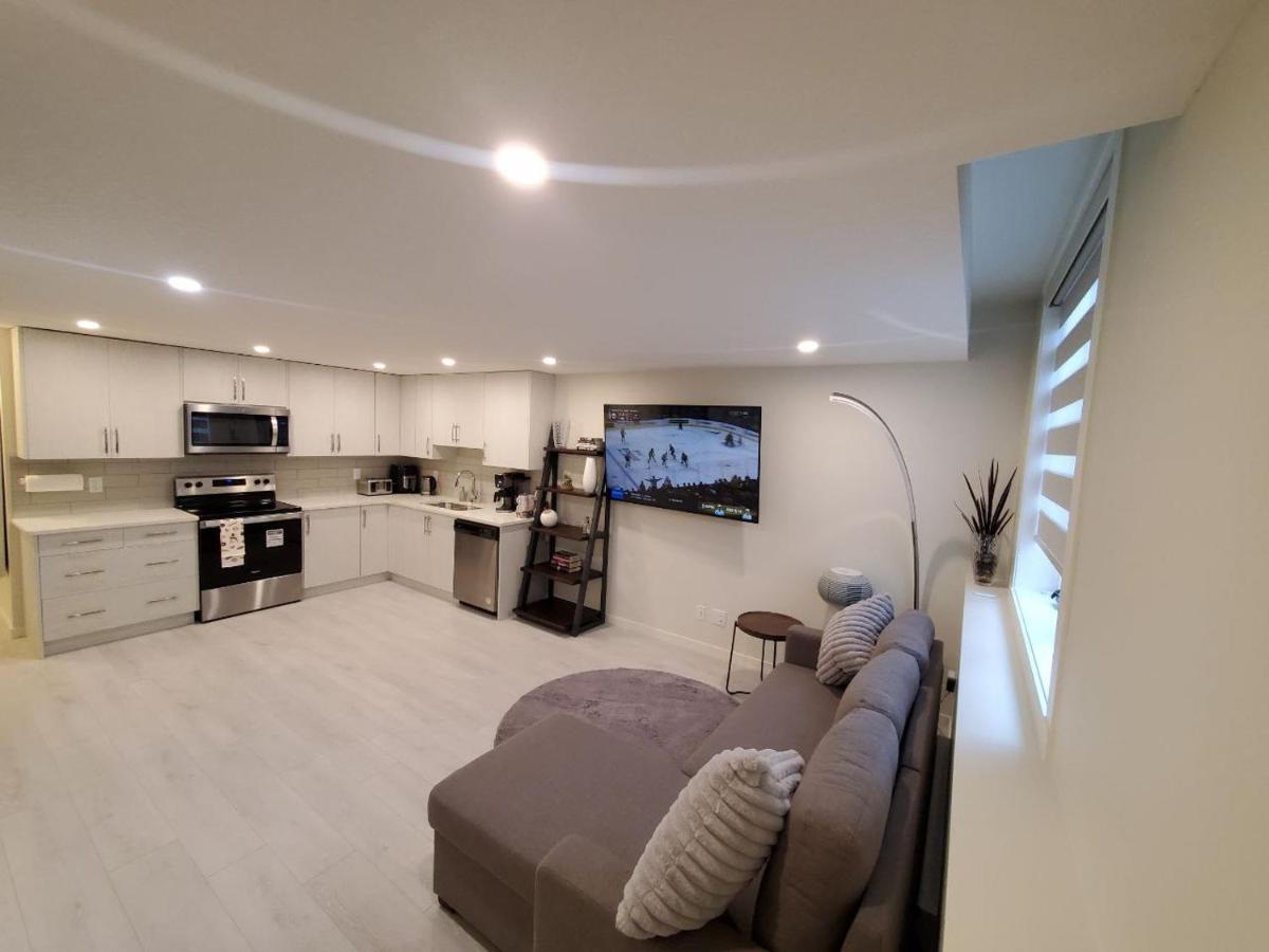 Cozy Rockland Park Unit+Parking Apartamento YYC Exterior foto