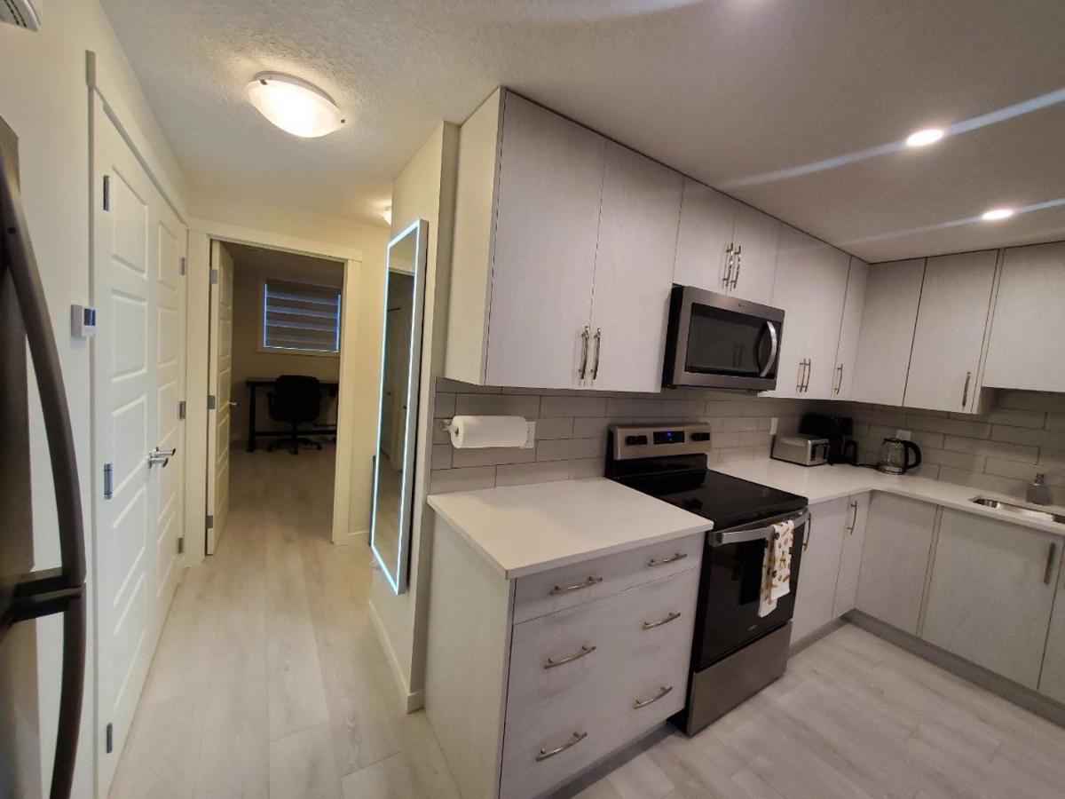 Cozy Rockland Park Unit+Parking Apartamento YYC Exterior foto