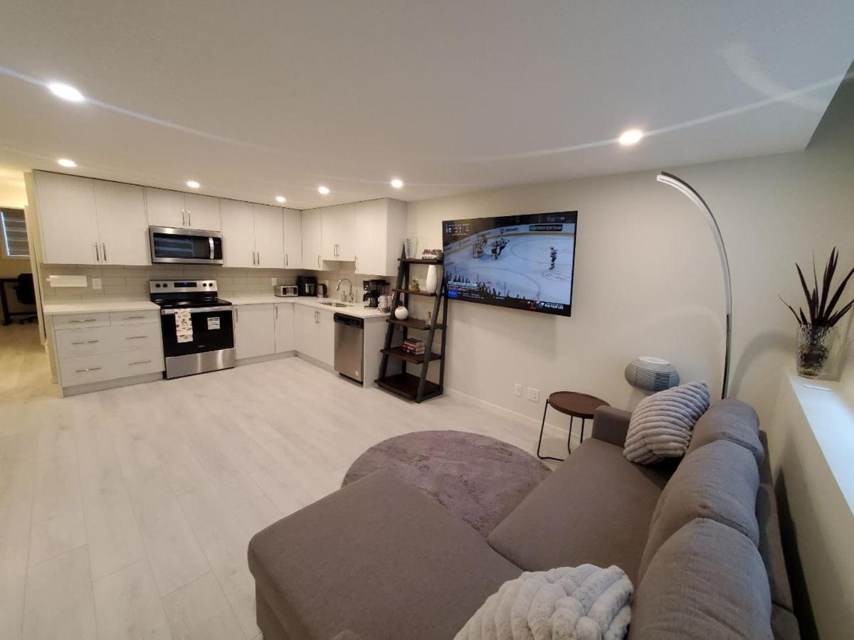 Cozy Rockland Park Unit+Parking Apartamento YYC Exterior foto