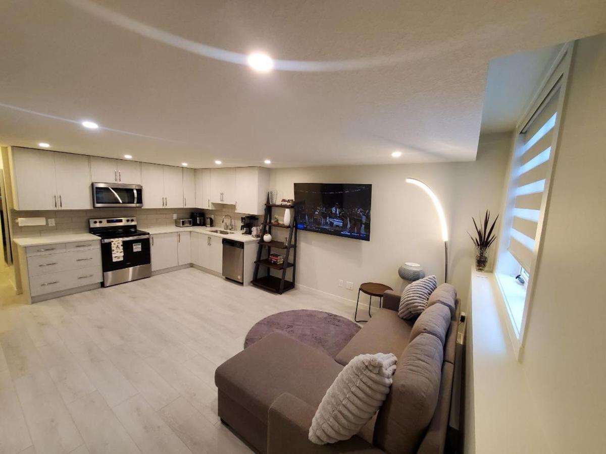 Cozy Rockland Park Unit+Parking Apartamento YYC Exterior foto