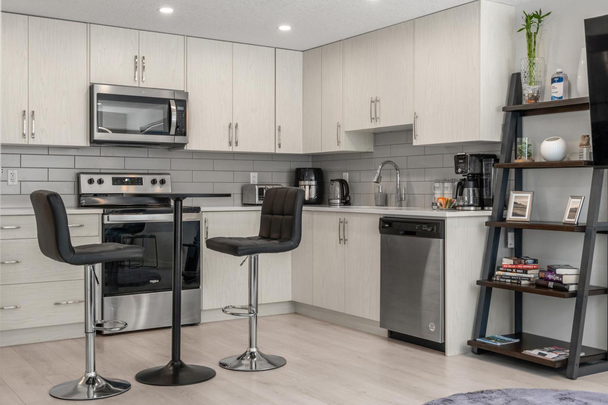 Cozy Rockland Park Unit+Parking Apartamento YYC Exterior foto