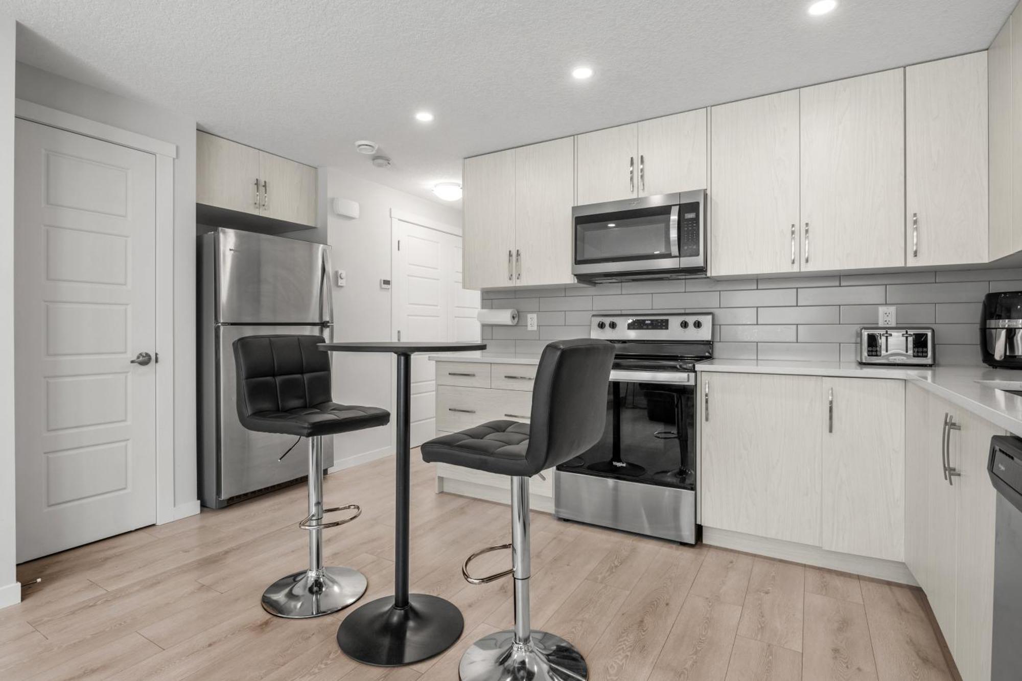 Cozy Rockland Park Unit+Parking Apartamento YYC Exterior foto
