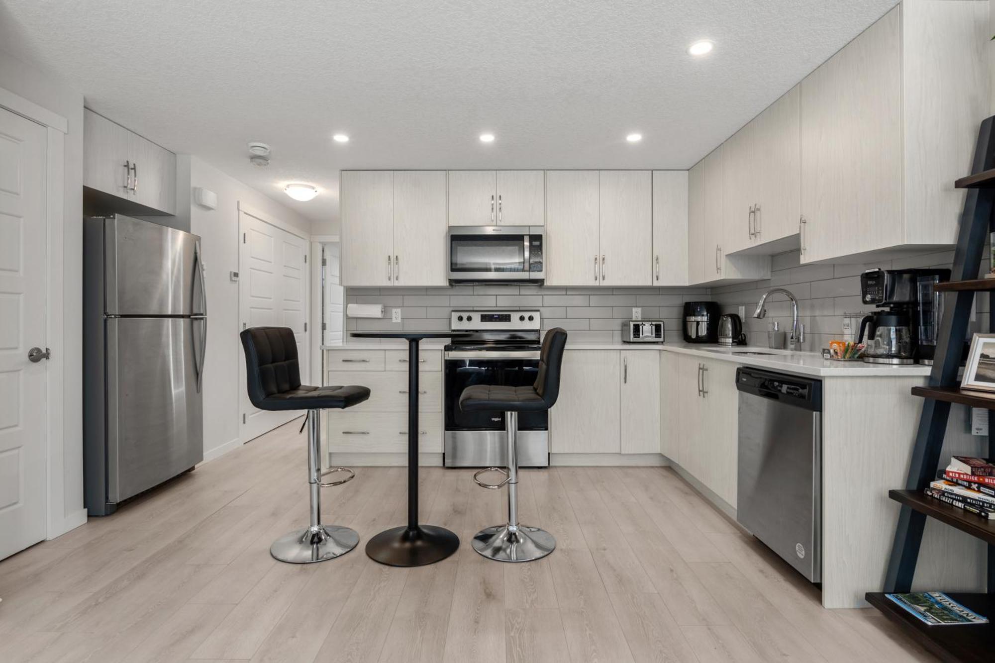Cozy Rockland Park Unit+Parking Apartamento YYC Exterior foto