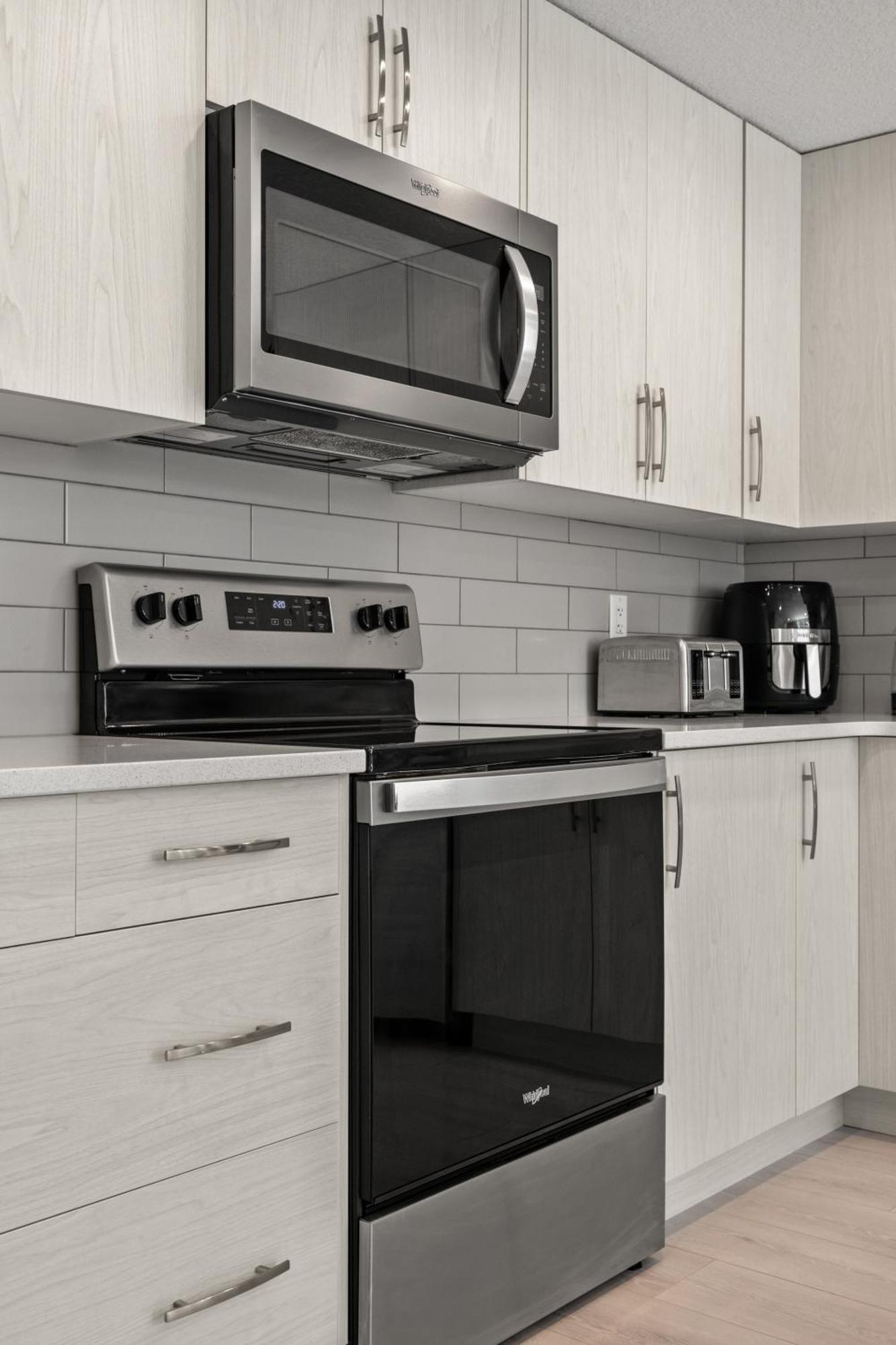 Cozy Rockland Park Unit+Parking Apartamento YYC Exterior foto