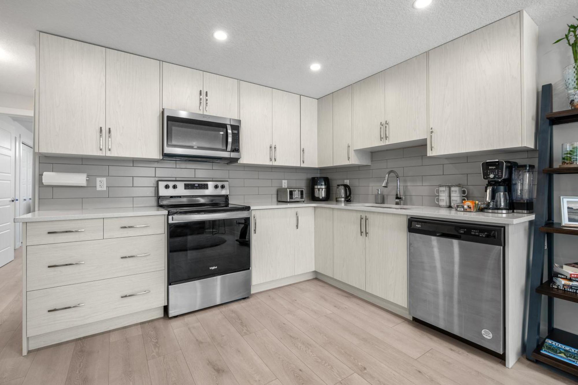Cozy Rockland Park Unit+Parking Apartamento YYC Exterior foto